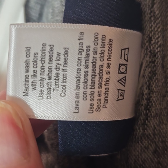 Women's Size Med Gray Long-Sleeved, Cowl Neck Pullover With KrisCross Front. - Picture 12 of 12